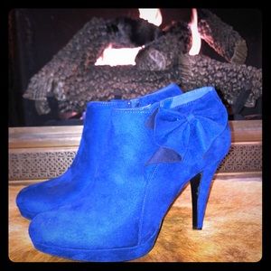 NWOT Blue Suede Booties